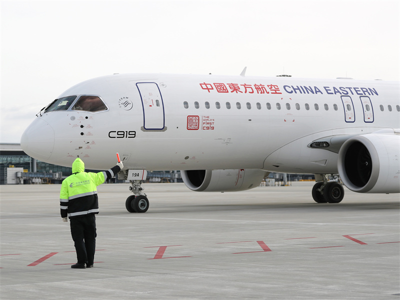 1月15日，全球首架C919國產大飛機抵達青島膠東國際機場進行驗證飛行。張進剛攝