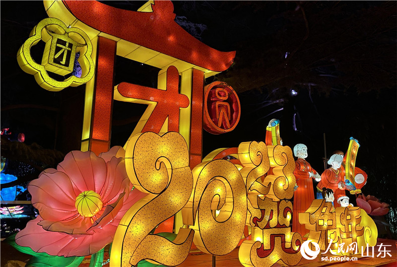 兔年花燈深具節日氣氛，體現新年新氣象。 人民網 喬姝攝