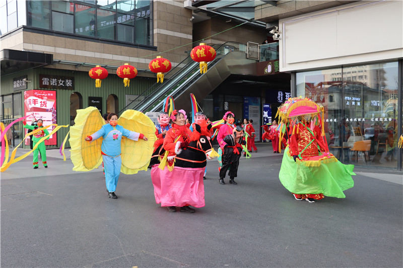 財源街道松園社區泰山紅藝術團《金蛇狂舞 兔年吉祥》