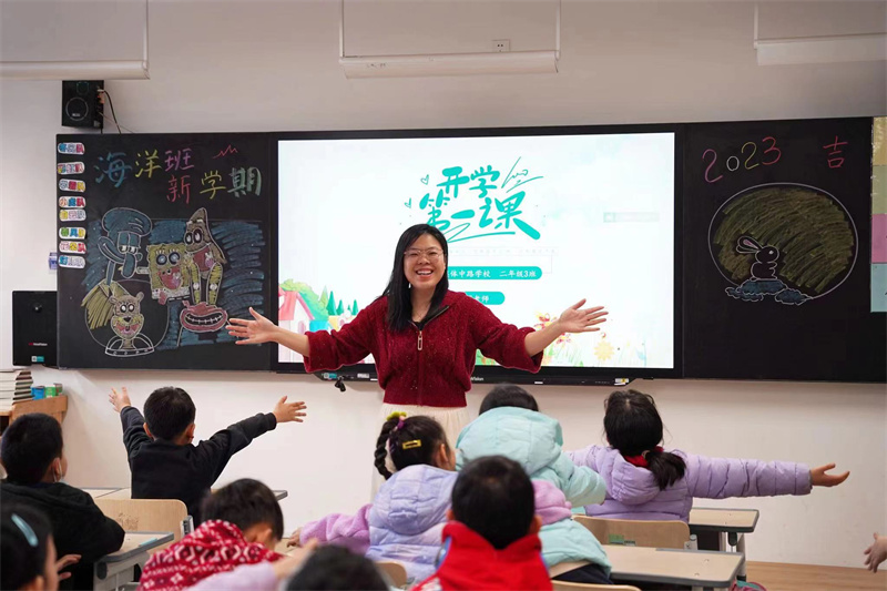 開學首日,老師精心準備了”開學第一課“。周晗攝