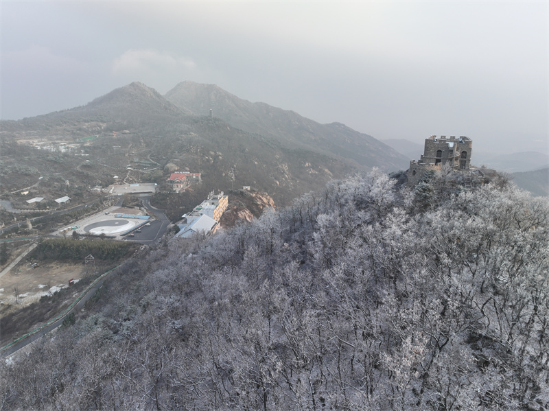 2月10日，山東日照五蓮大青山風景區現霧凇景觀，銀裝素裹、滿山晶瑩。張弘攝