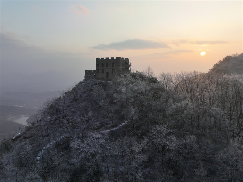 2月10日，山東日照五蓮大青山風景區現霧凇景觀，不是雪景更勝雪景。張弘攝