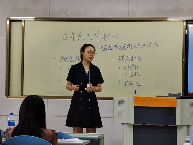2022年9月，煙臺南山學院青年教師參加全校思政課教學比賽。