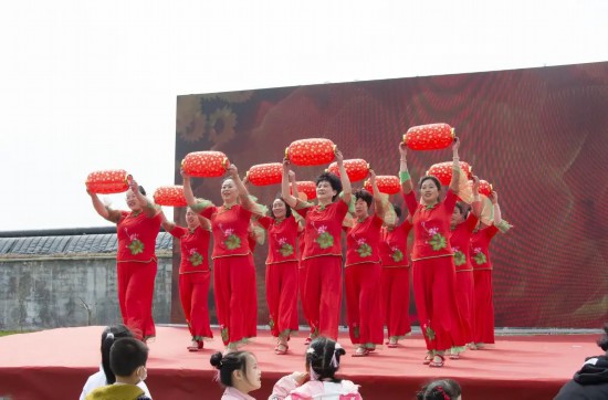 乳山市第六屆梨花節在南黃鎮舉行