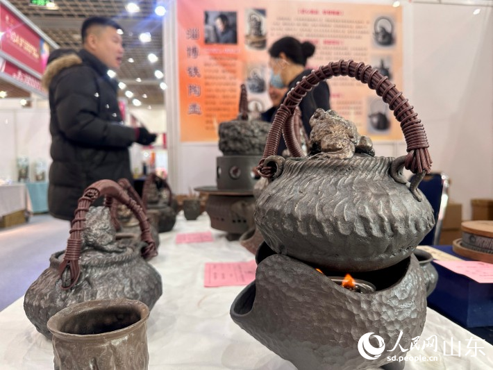 淄博鐵陶壺。人民網 喬姝攝