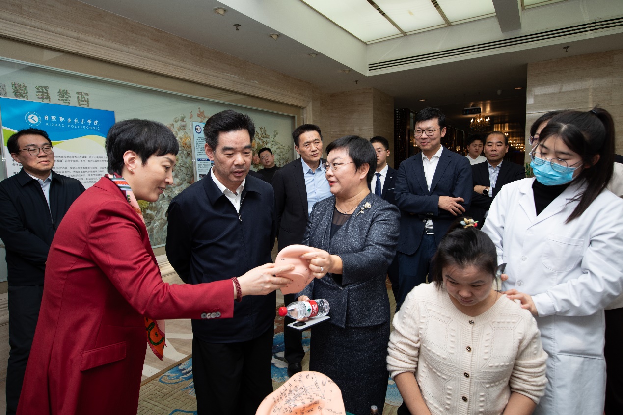 部分山東高職院校現(xiàn)場(chǎng)展示教學(xué)成果。山東省政府駐北京辦事處供圖