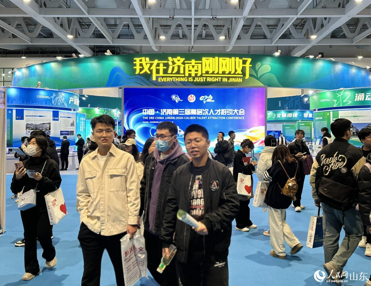 中國·濟(jì)南第三屆高層次人才招引大會現(xiàn)場。 人民網(wǎng) 喬姝攝