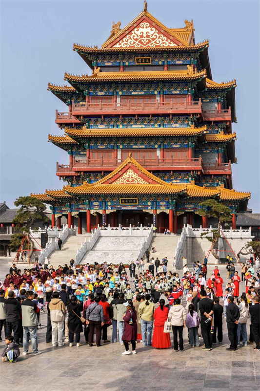 莒國古城舉行集體詩朗誦活動，傳承中華優(yōu)秀傳統(tǒng)文化。鄭玉竹攝