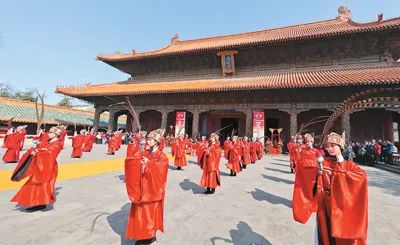 兩岸青年同祭孔活動現場八佾舞表演。