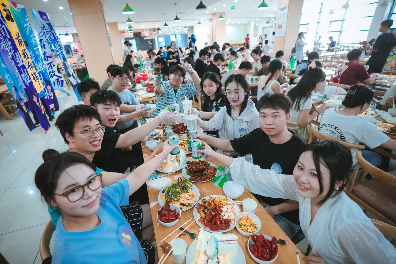 畢業宴現場。齊魯工業大學供圖