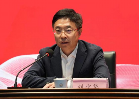 山東省文化和旅游廳副廳長劉少華講話。